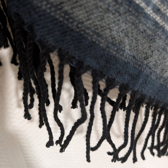 Charlie Paige Cape Navy Fringe Cozy Woven Wrap Shawl Southwestern Aztec NWT - Picture 9 of 12